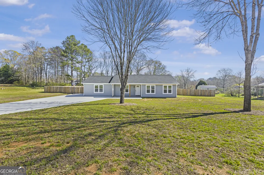 2001 RAYMONDS DR Loganville, GA 30052
