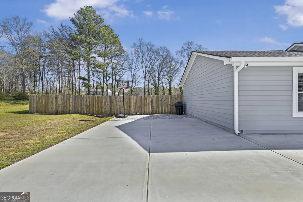 2001 RAYMONDS DR Loganville, GA 30052