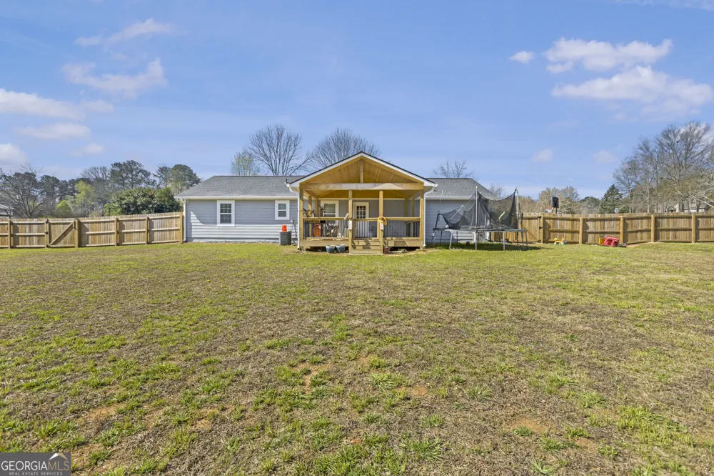 2001 RAYMONDS DR Loganville, GA 30052