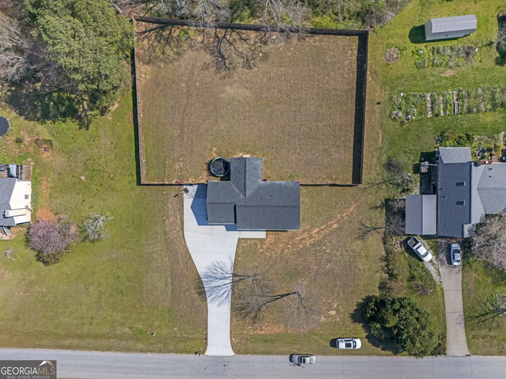2001 RAYMONDS DR Loganville, GA 30052