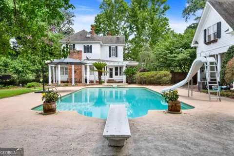 144 Kelly ST