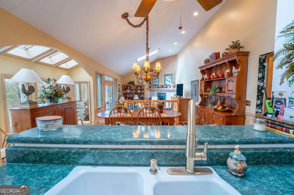 191 Applewood DR Tiger, GA 30576