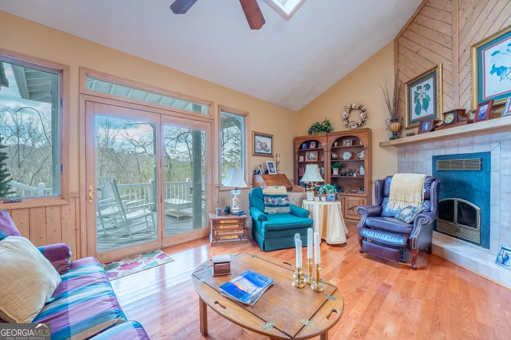 191 Applewood DR Tiger, GA 30576