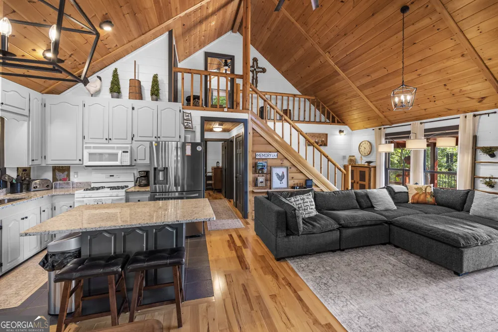832 Scenic Mountain View RD Blue Ridge, GA 30513