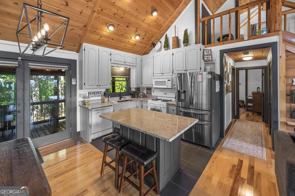 832 Scenic Mountain View RD Blue Ridge, GA 30513