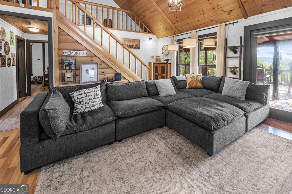 832 Scenic Mountain View RD Blue Ridge, GA 30513