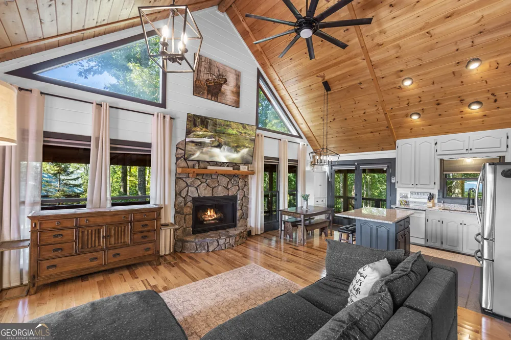 832 Scenic Mountain View RD Blue Ridge, GA 30513