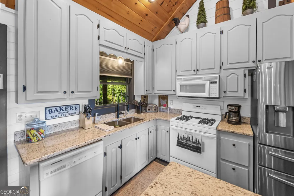 832 Scenic Mountain View RD Blue Ridge, GA 30513