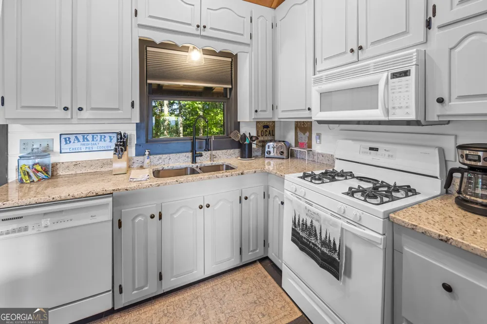 832 Scenic Mountain View RD Blue Ridge, GA 30513