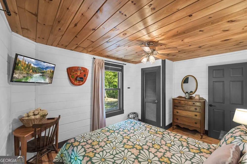 832 Scenic Mountain View RD Blue Ridge, GA 30513