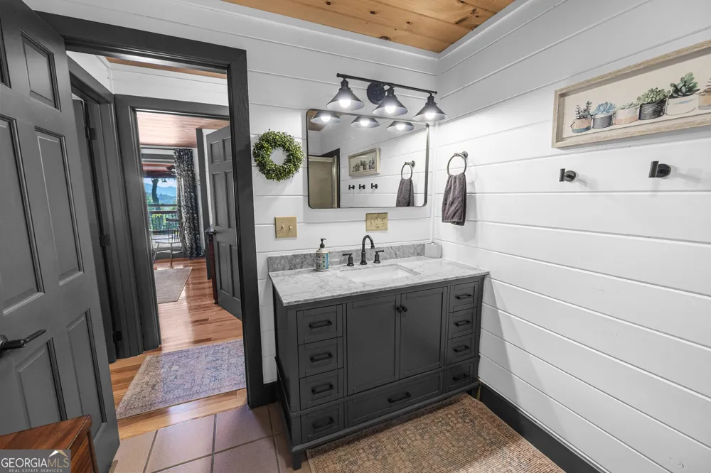 832 Scenic Mountain View RD Blue Ridge, GA 30513