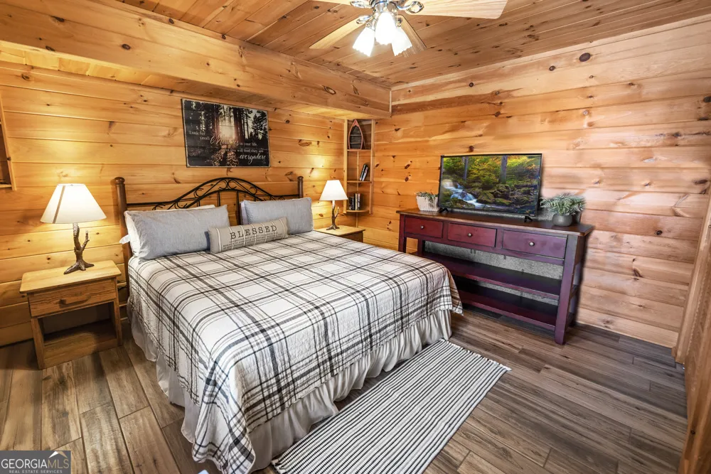 832 Scenic Mountain View RD Blue Ridge, GA 30513