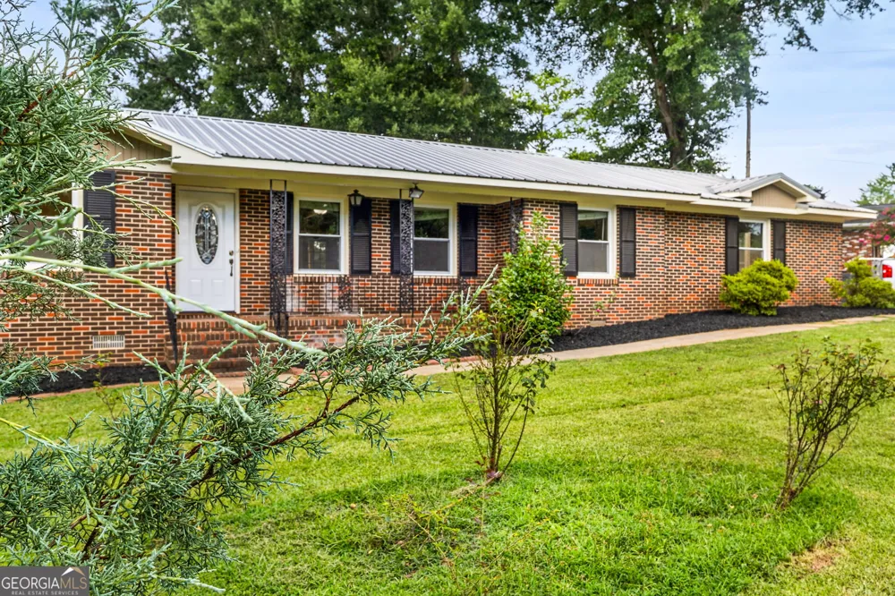 134 Ellen Hand CIR Cedartown, GA 30125