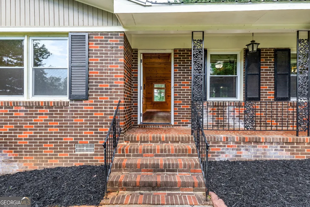 134 Ellen Hand CIR Cedartown, GA 30125