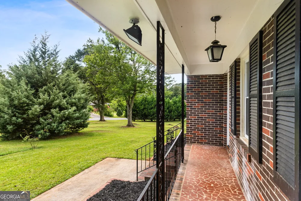 134 Ellen Hand CIR Cedartown, GA 30125