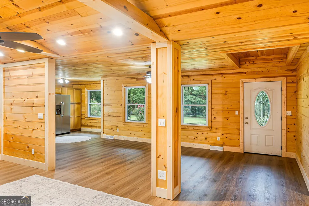 134 Ellen Hand CIR Cedartown, GA 30125