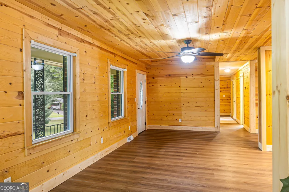 134 Ellen Hand CIR Cedartown, GA 30125