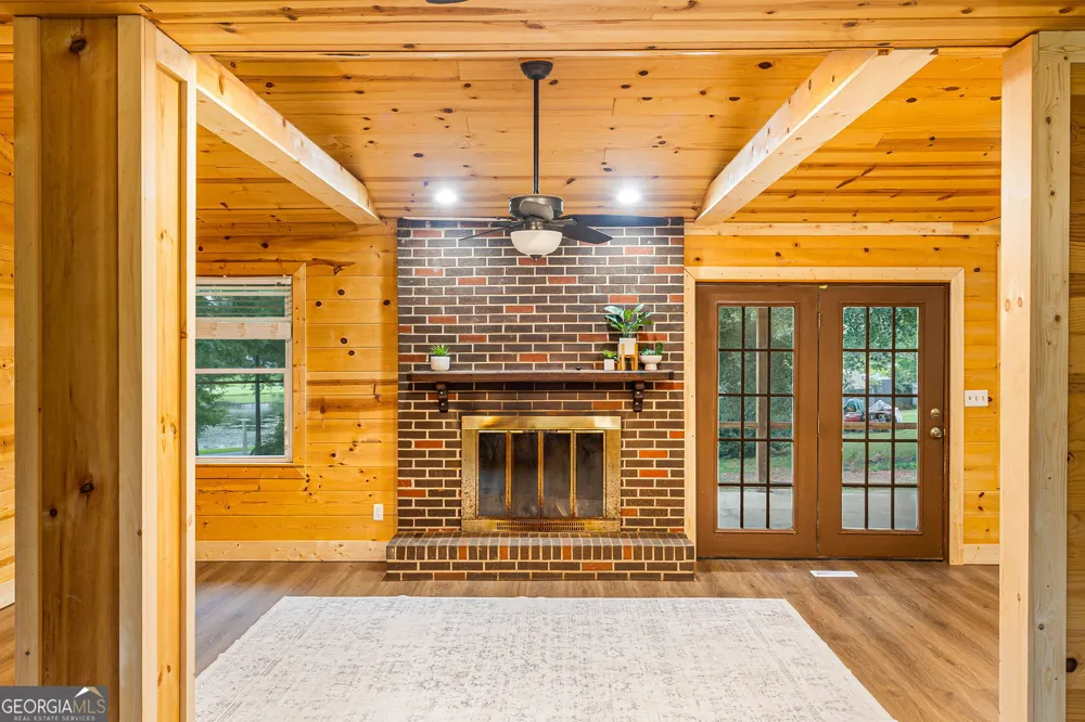 134 Ellen Hand CIR Cedartown, GA 30125