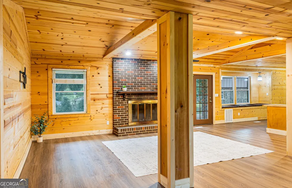 134 Ellen Hand CIR Cedartown, GA 30125