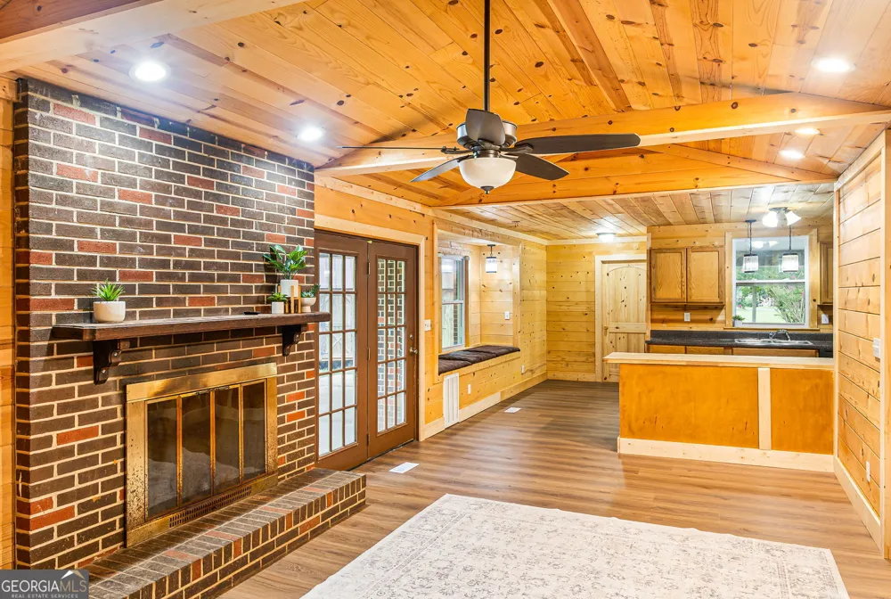 134 Ellen Hand CIR Cedartown, GA 30125
