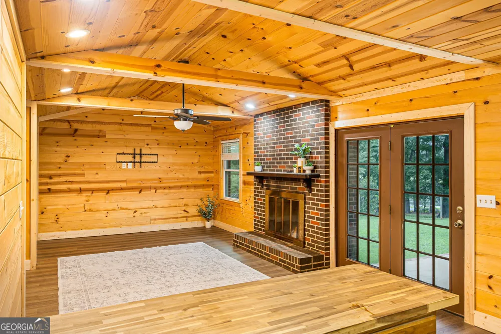134 Ellen Hand CIR Cedartown, GA 30125