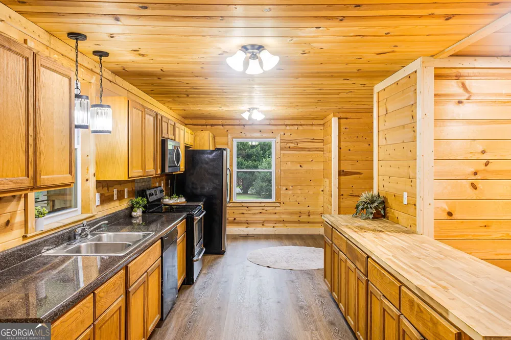 134 Ellen Hand CIR Cedartown, GA 30125