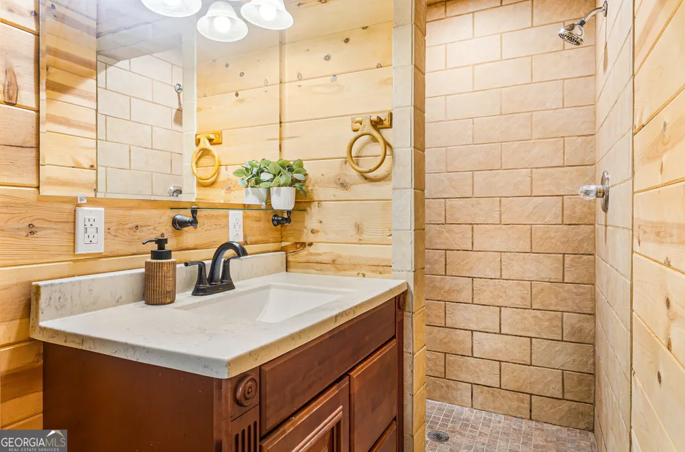 134 Ellen Hand CIR Cedartown, GA 30125