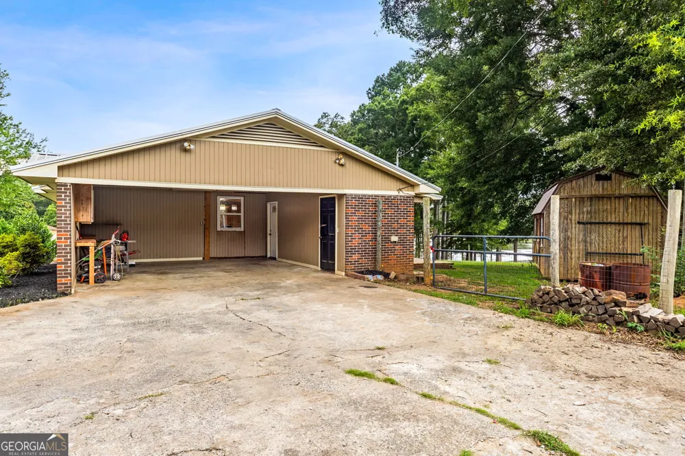 134 Ellen Hand CIR Cedartown, GA 30125