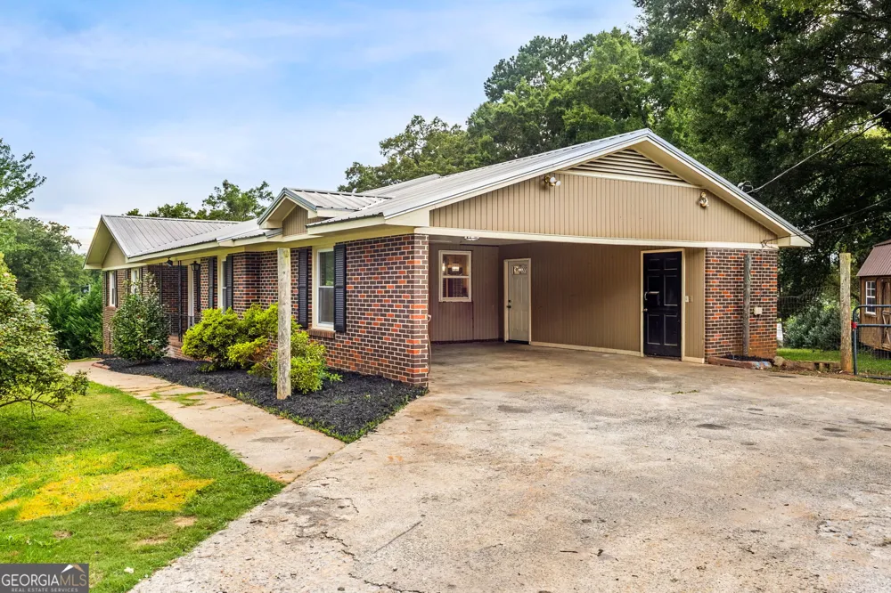 134 Ellen Hand CIR Cedartown, GA 30125