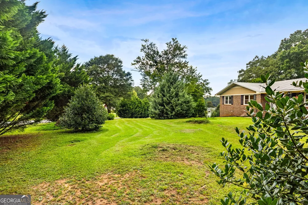 134 Ellen Hand CIR Cedartown, GA 30125
