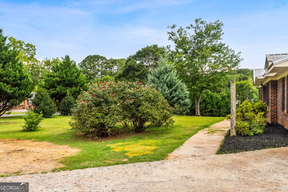 134 Ellen Hand CIR Cedartown, GA 30125