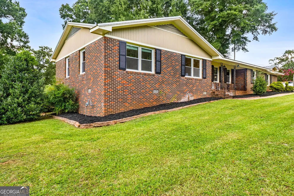 134 Ellen Hand CIR Cedartown, GA 30125