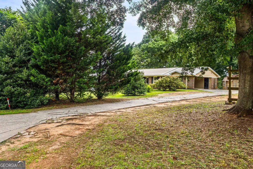 134 Ellen Hand CIR Cedartown, GA 30125
