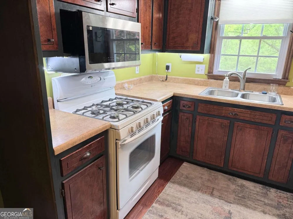 3033 Riviera DR NW Conyers, GA 30012