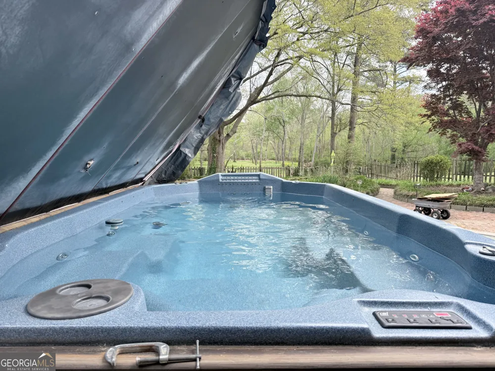 3033 Riviera DR NW Conyers, GA 30012
