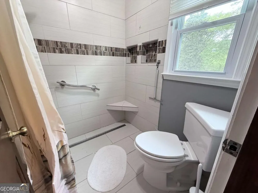 3033 Riviera DR NW Conyers, GA 30012