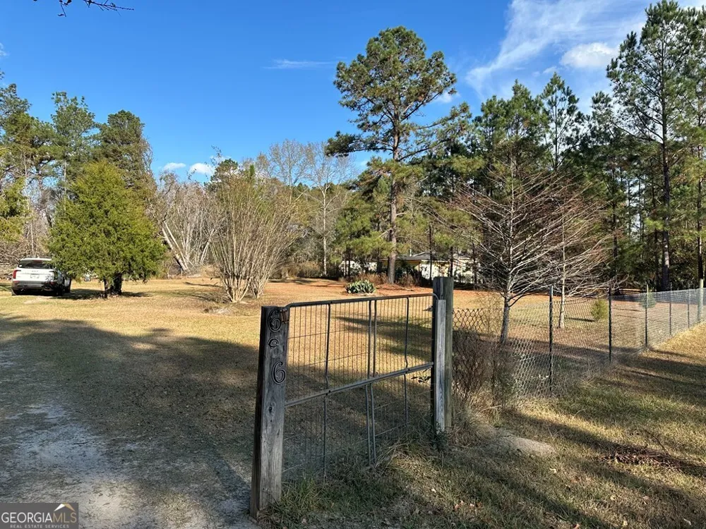 686 Victory CIR Lyons, GA 30436