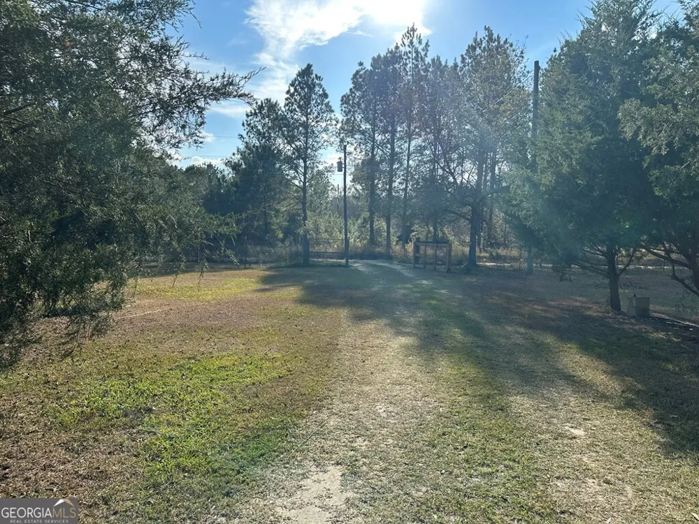 686 Victory CIR Lyons, GA 30436