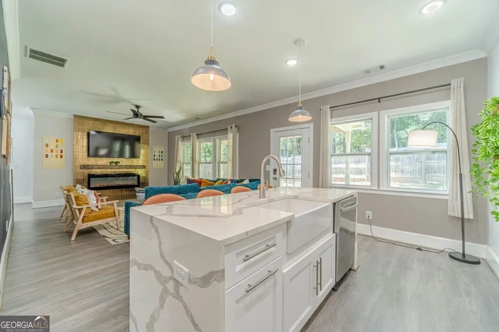2921 Lee RD SW Snellville, GA 30039