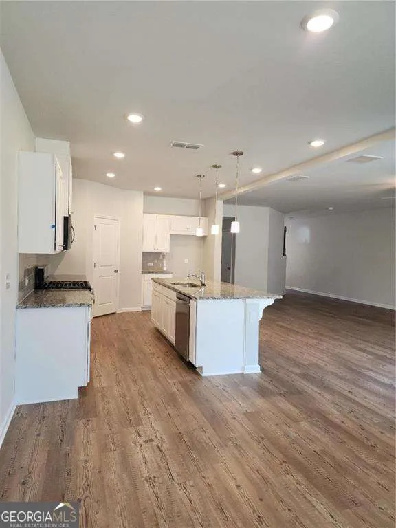 194 Green Love LN Grayson, GA 30017