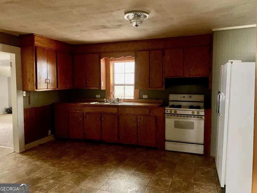 606 W 7Th ST Alma, GA 31510