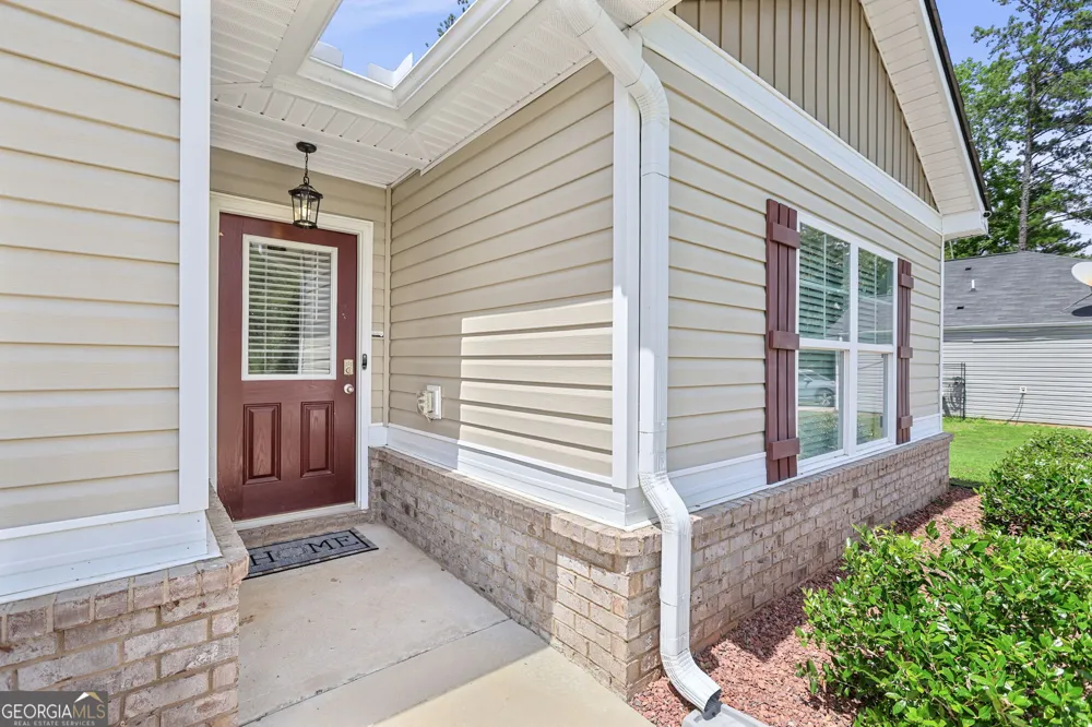 141 N Meadows Ridge DR Grantville, GA 30220
