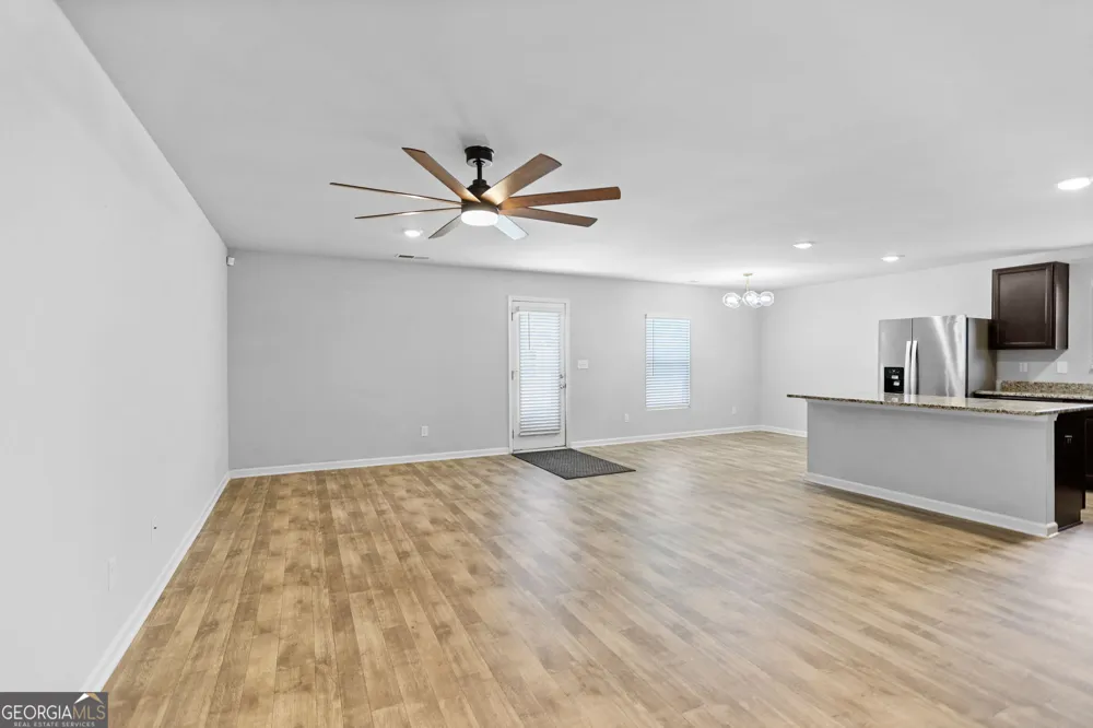 141 N Meadows Ridge DR Grantville, GA 30220