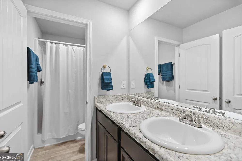 141 N Meadows Ridge DR Grantville, GA 30220
