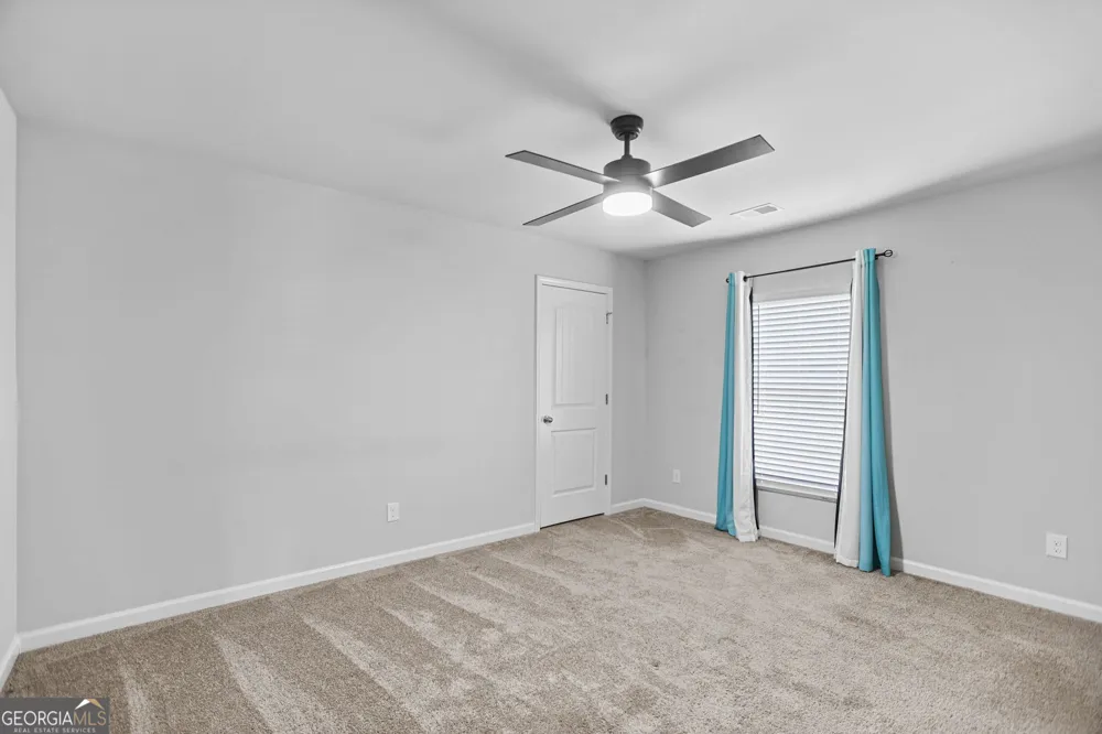 141 N Meadows Ridge DR Grantville, GA 30220