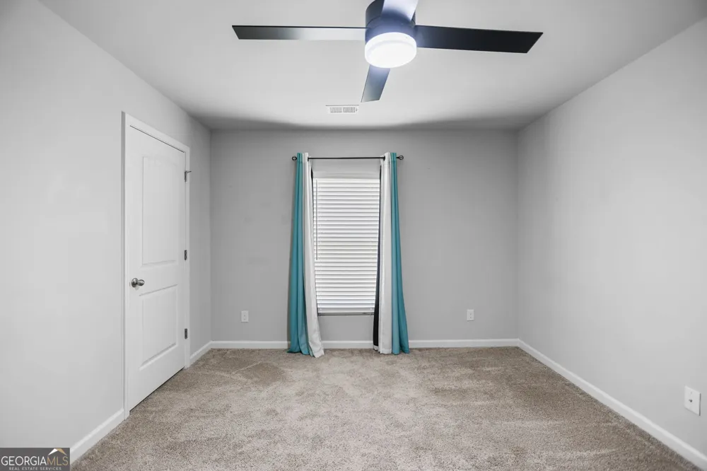 141 N Meadows Ridge DR Grantville, GA 30220