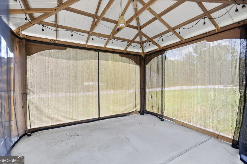 141 N Meadows Ridge DR Grantville, GA 30220