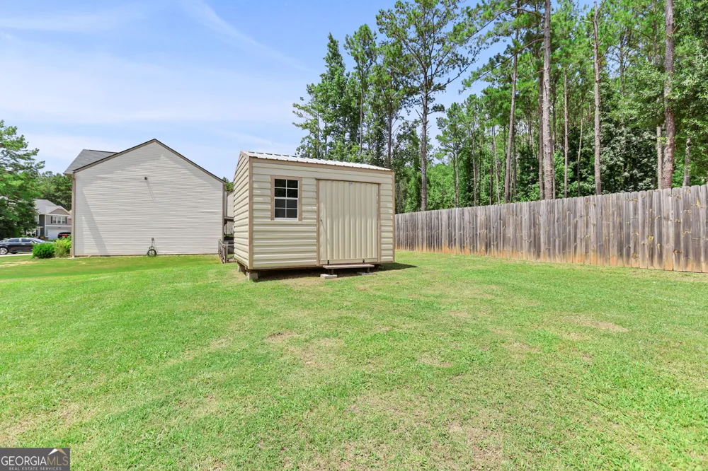 141 N Meadows Ridge DR Grantville, GA 30220