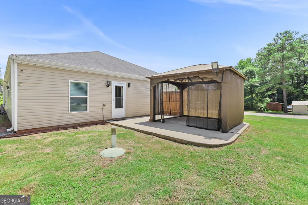 141 N Meadows Ridge DR Grantville, GA 30220