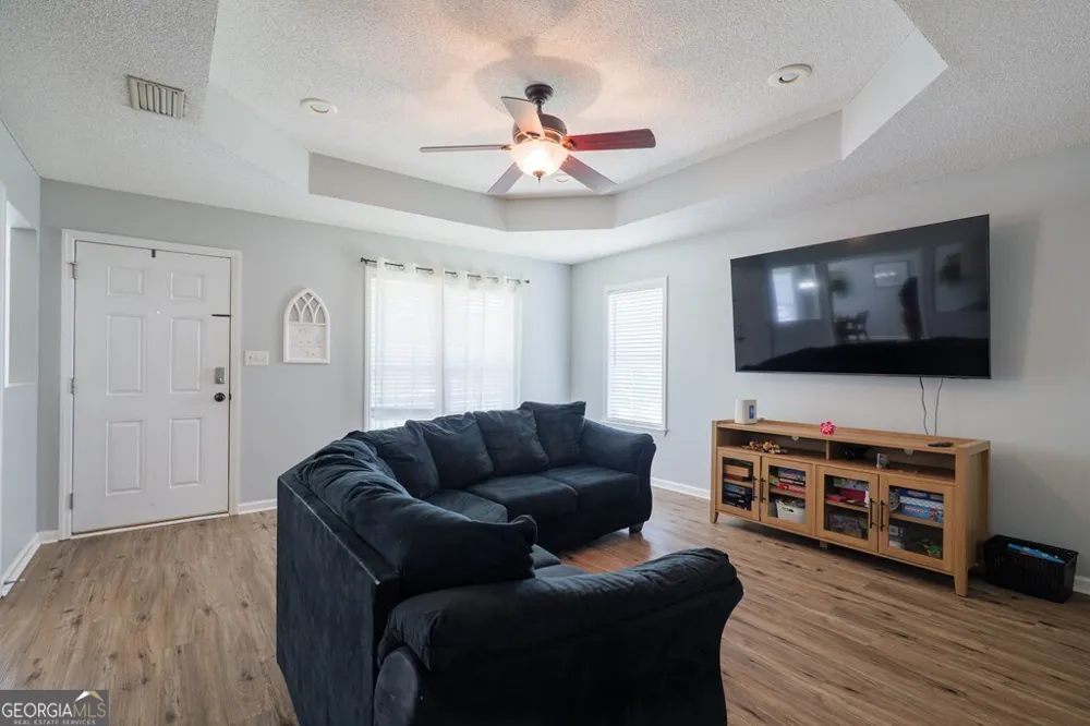 212 Hilltop CIR Valdosta, GA 31602